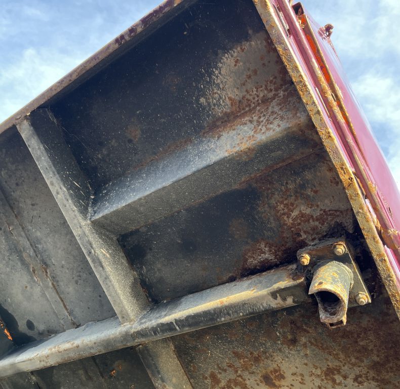 U1300L 3 WAY TIPPER - GREAT VALUE