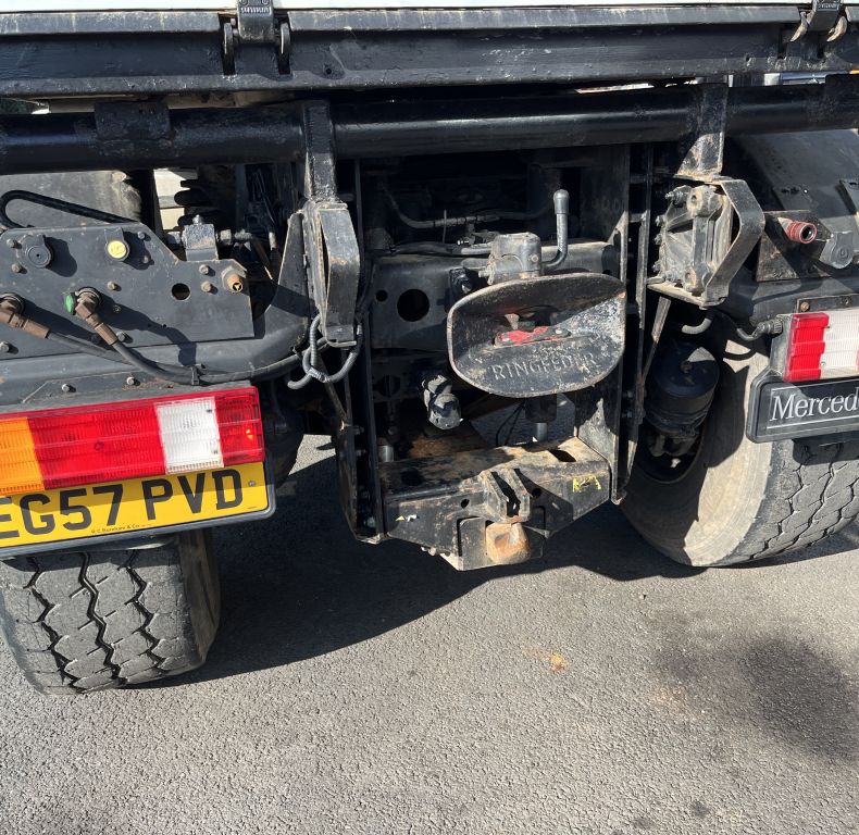 U400 AG REGISTERED WITH PICK-UP HITCH