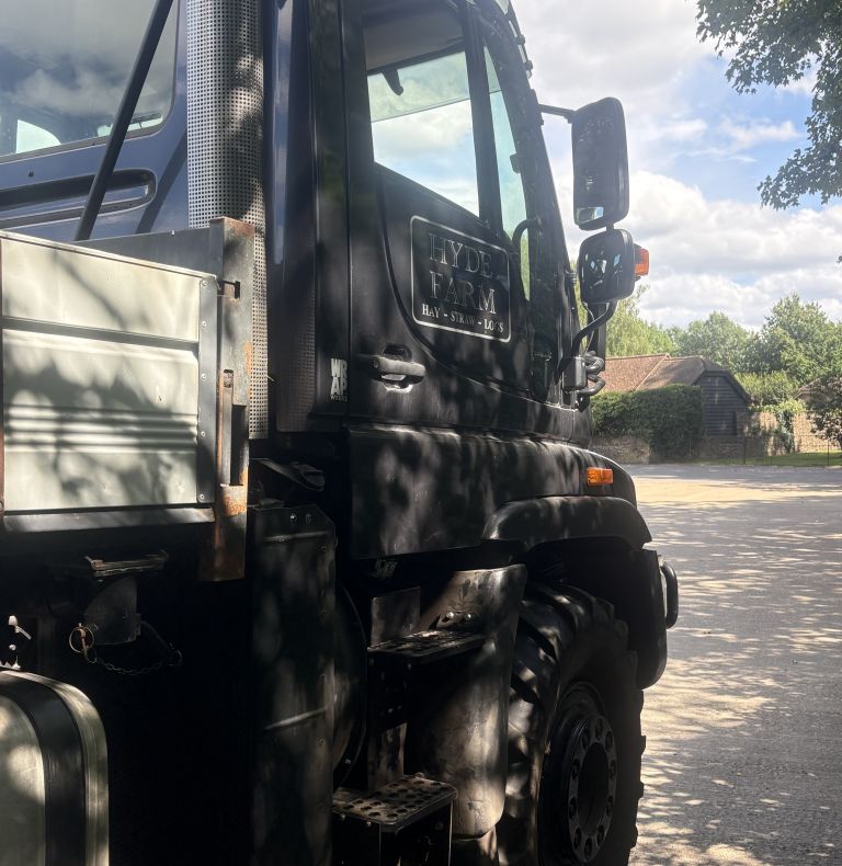 U400 WITH PICK UP HITCH