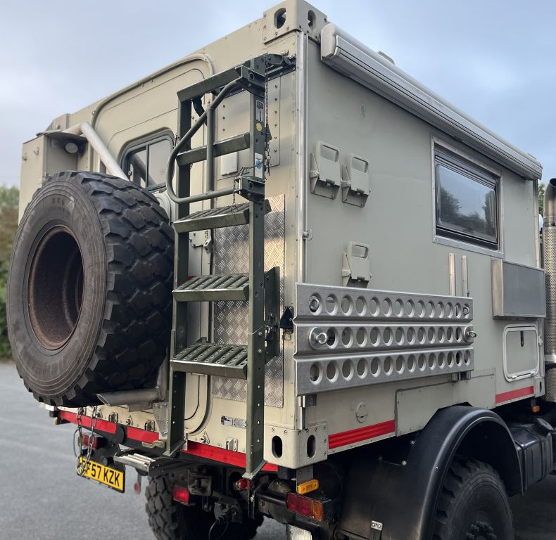 ZEPPELIN EX-MILITARY BOX - WELL EQUIPPED CAMPER CONVERSION