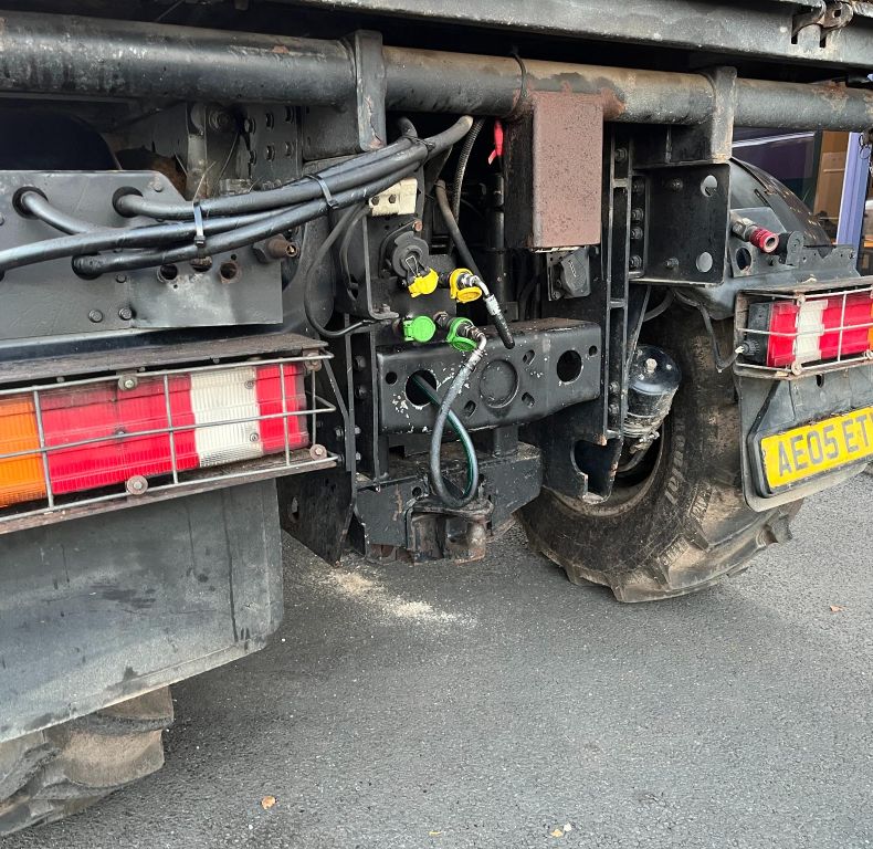 U400 6 CYL AG REG C/W PICK UP HITCH