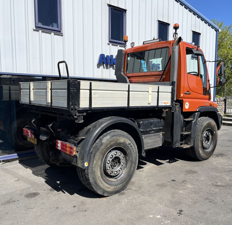 U400 AG REGISTERED WITH PICK-UP HITCH