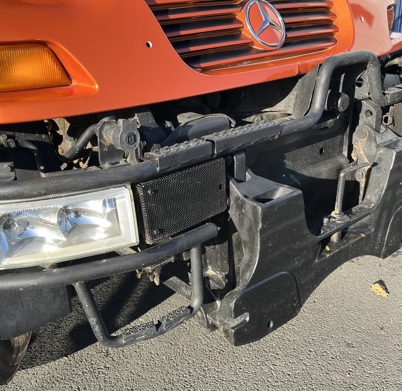 U400 AG REGISTERED WITH PICK-UP HITCH