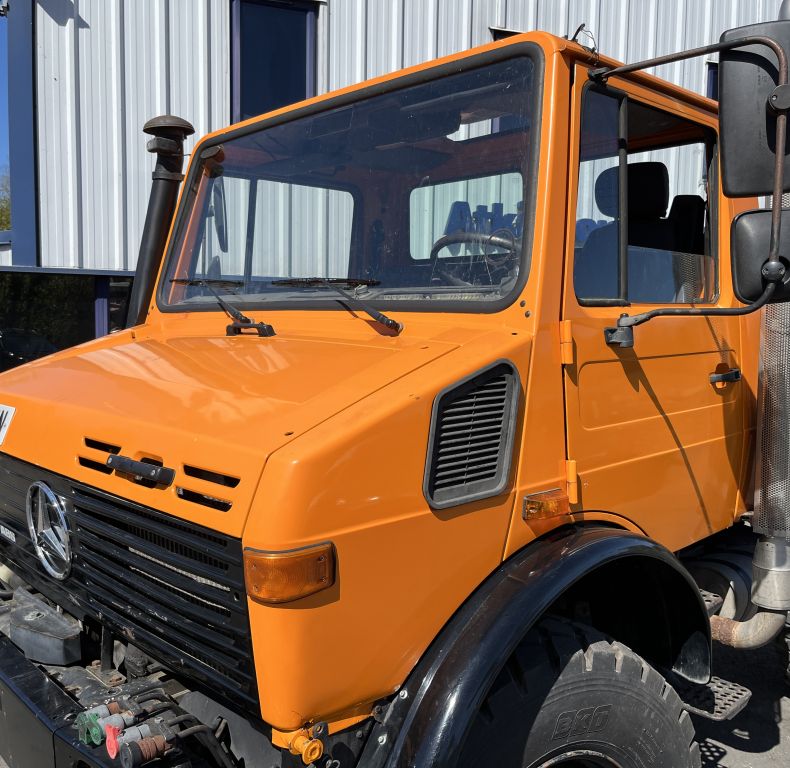 U1400 TOWING MACHINE