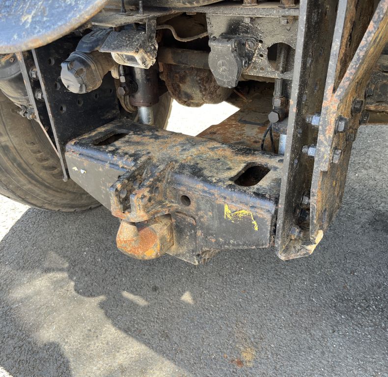 U400 AG REGISTERED WITH PICK-UP HITCH