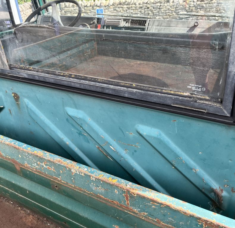 U1600AG REAR LINKAGE & HITCH