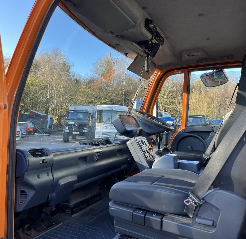 U400 AG REGISTERED WITH PICK-UP HITCH