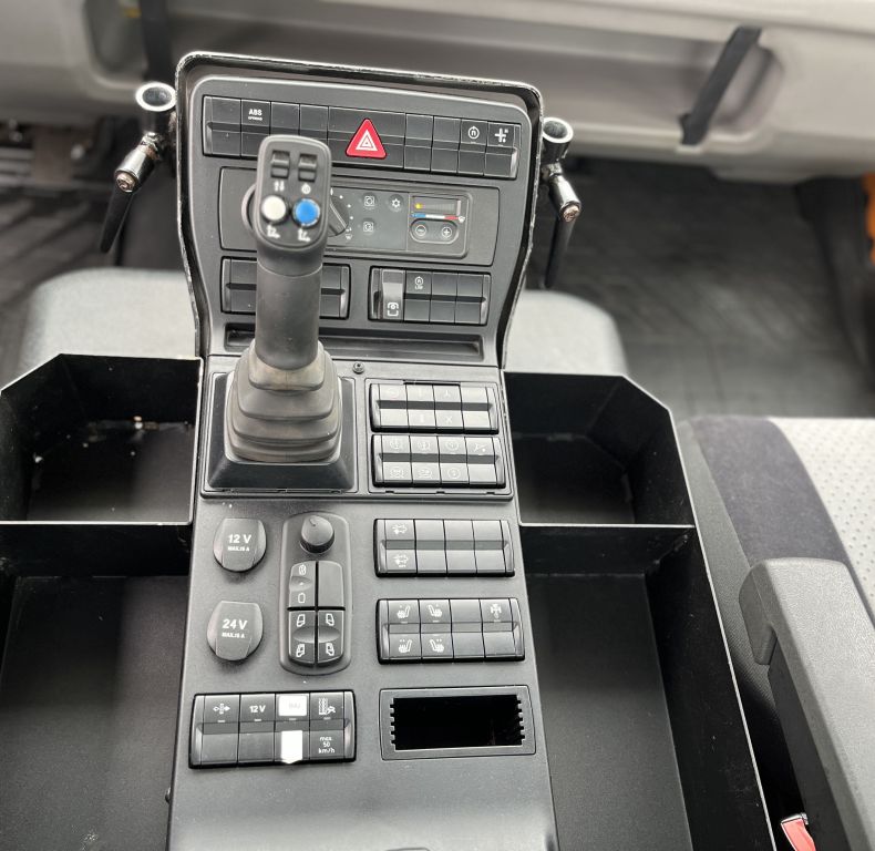 2016 U423 - ONE OWNER FROM NEW