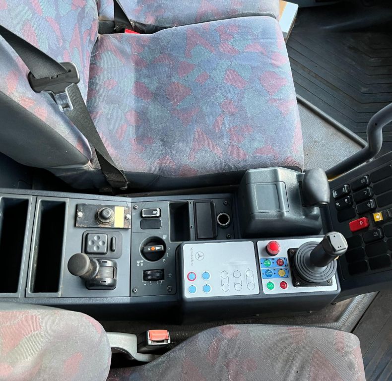 U400 6 CYL AG REG C/W PICK UP HITCH