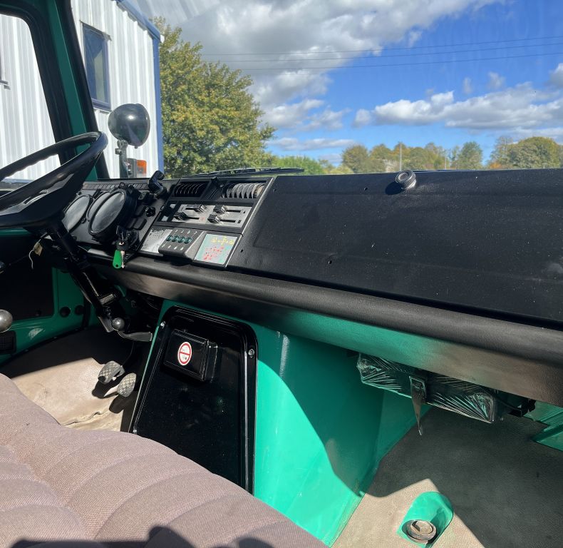 U1600 AG SPEC; FRONT & REAR LINKAGE, PTO, 3 WAY TIP