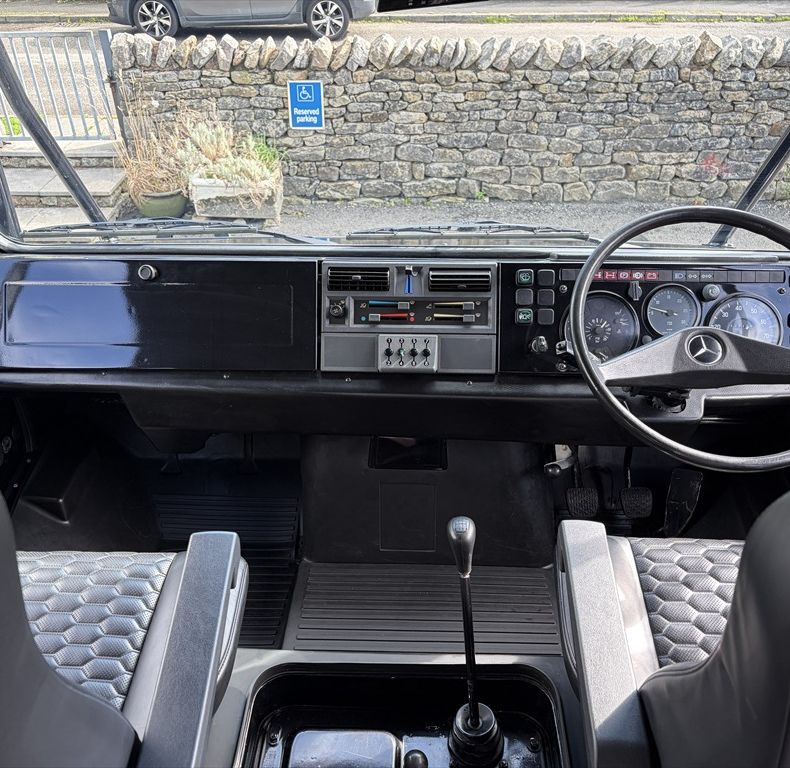 ONE-OFF CUSTOM BUILD - STUNNING TRUCK!