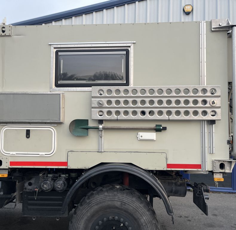 ZEPPELIN EX-MILITARY BOX - WELL EQUIPPED CAMPER CONVERSION