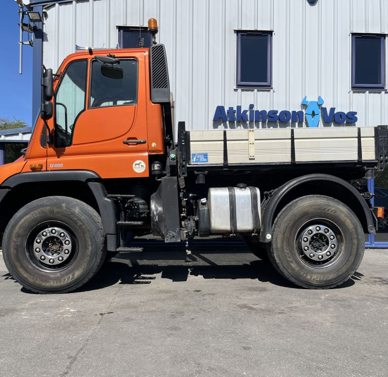 U400 AG REGISTERED WITH PICK-UP HITCH