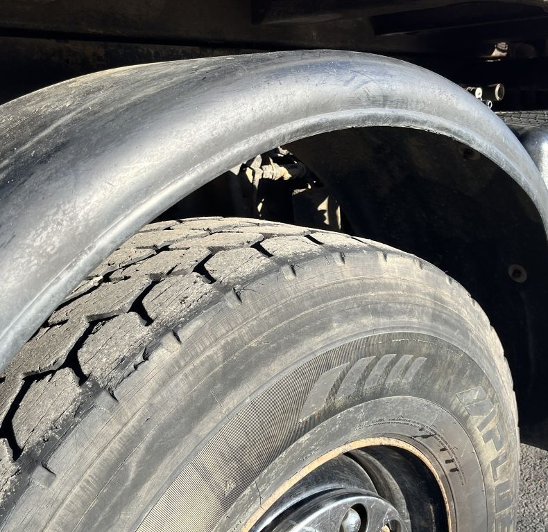 U400 AG REGISTERED WITH PICK-UP HITCH