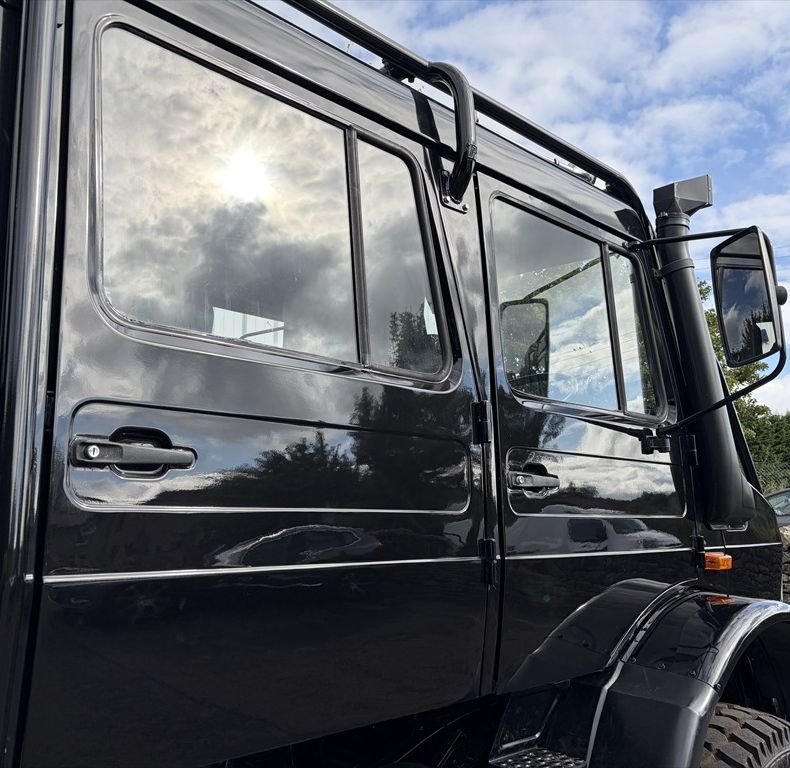 ONE-OFF CUSTOM BUILD - STUNNING TRUCK!