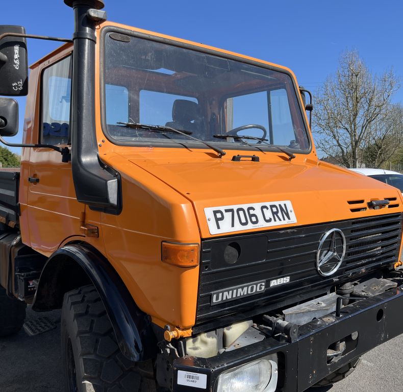 U1400 TOWING MACHINE
