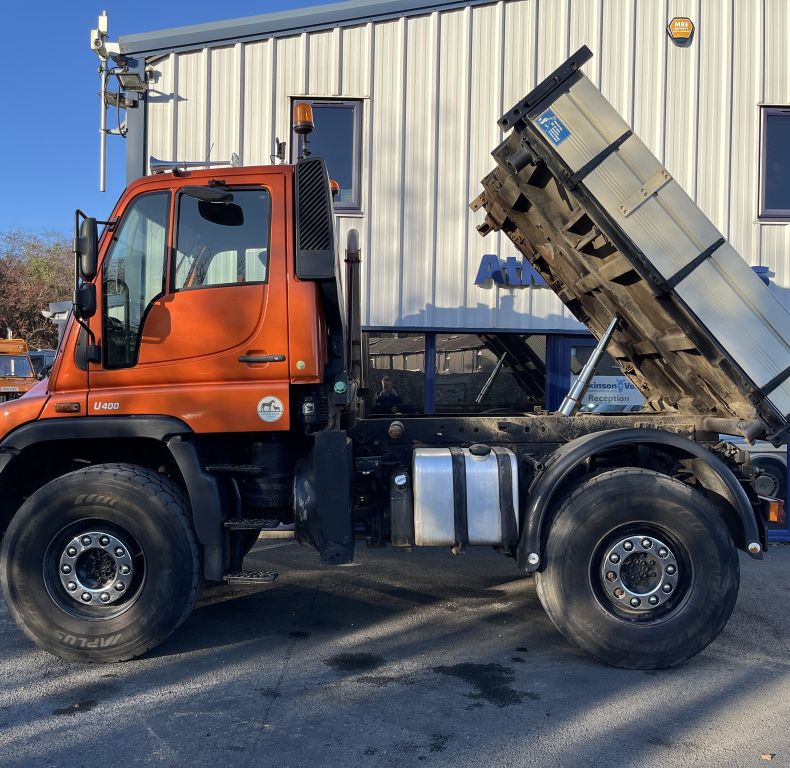 U400 AG REGISTERED WITH PICK-UP HITCH