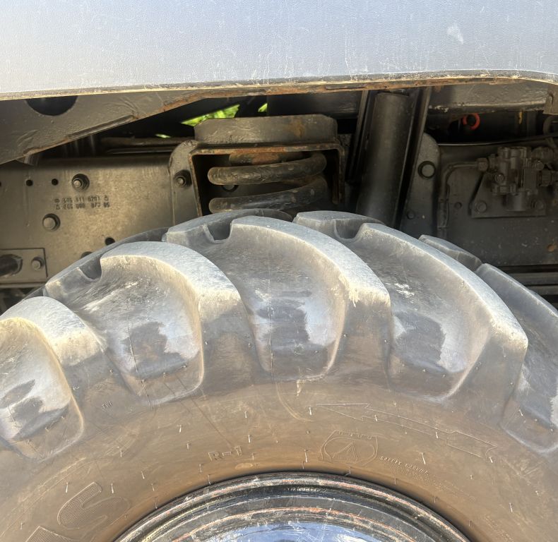 U400 WITH PICK UP HITCH