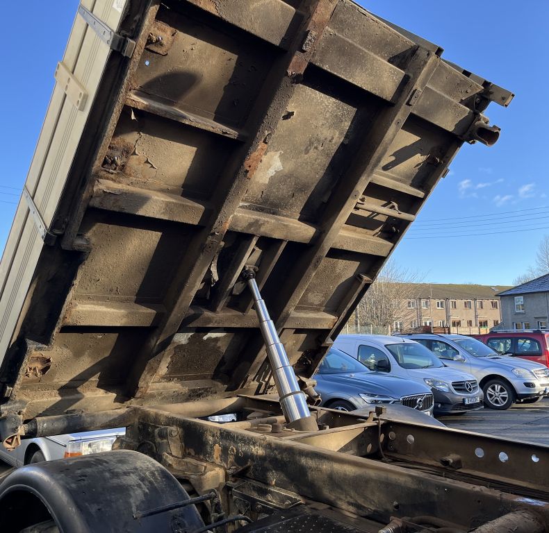 U400 AG REGISTERED WITH PICK-UP HITCH