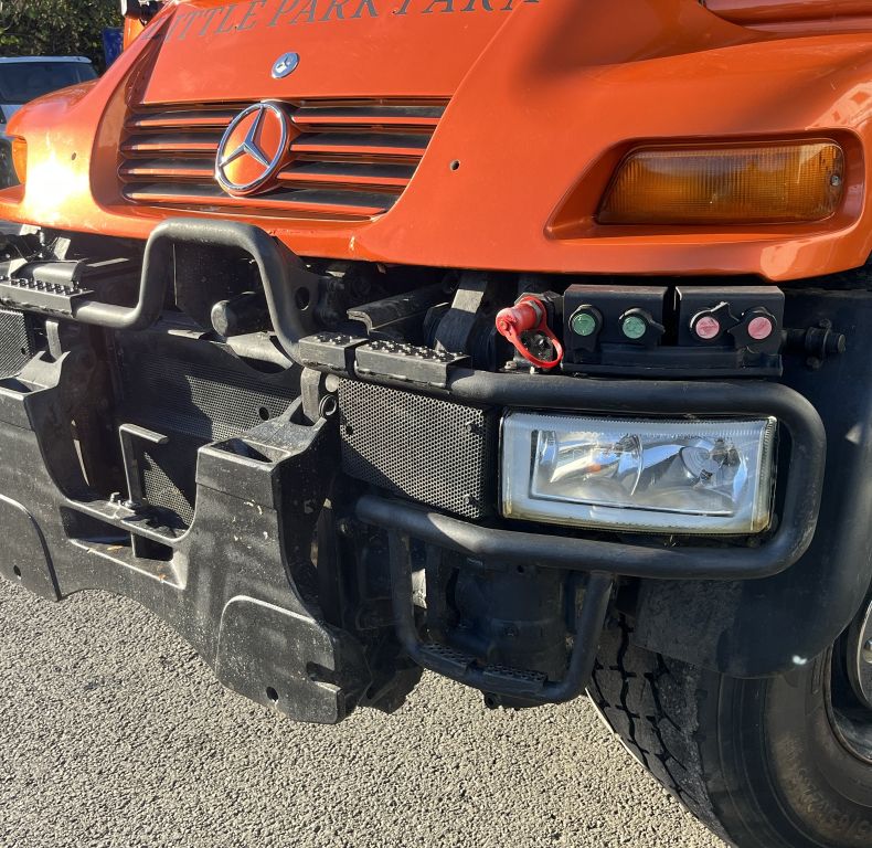 U400 AG REGISTERED WITH PICK-UP HITCH