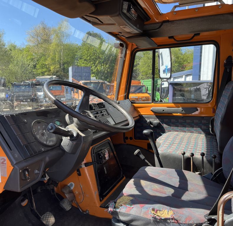 U1400 TOWING MACHINE