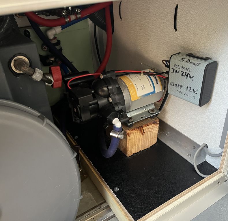 ZEPPELIN EX-MILITARY BOX - WELL EQUIPPED CAMPER CONVERSION