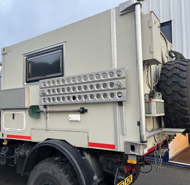 ZEPPELIN EX-MILITARY BOX - WELL EQUIPPED CAMPER CONVERSION
