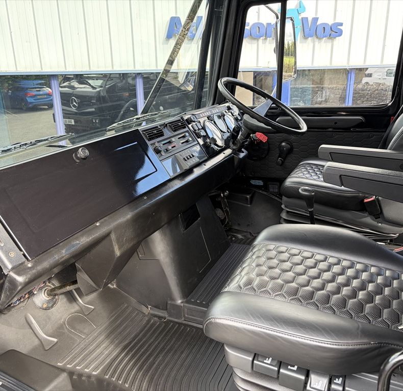 ONE-OFF CUSTOM BUILD - STUNNING TRUCK!