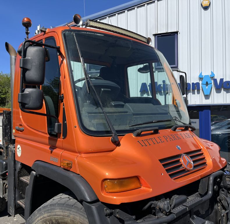 U400 AG REGISTERED WITH PICK-UP HITCH