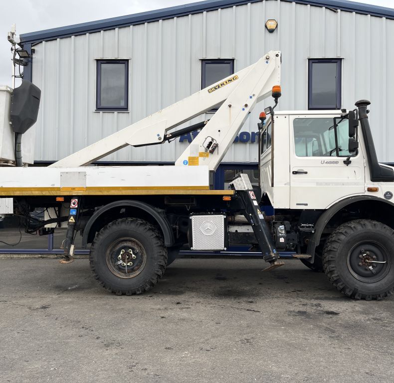 U4000 WITH 15M ACCESS PLATFORM