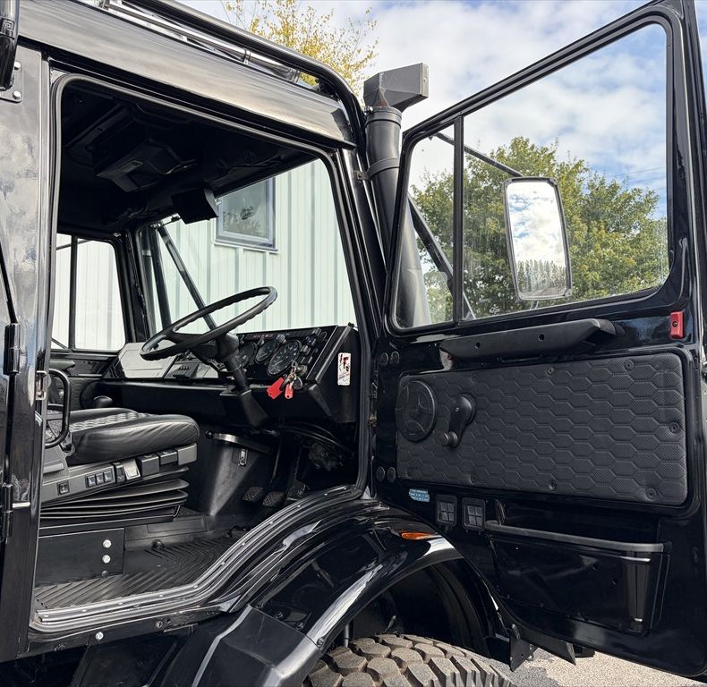 ONE-OFF CUSTOM BUILD - STUNNING TRUCK!