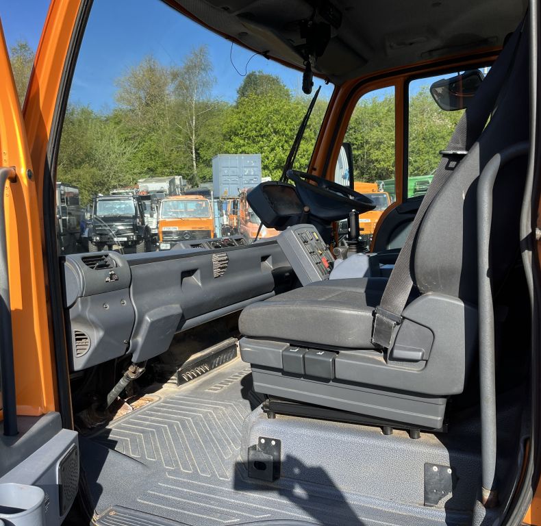 U400 AG REGISTERED WITH PICK-UP HITCH